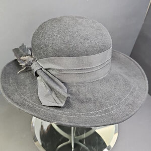 Black Furfelt Womens Felt Hat With Feathers Small Medium Tchecoslovaquie Czech